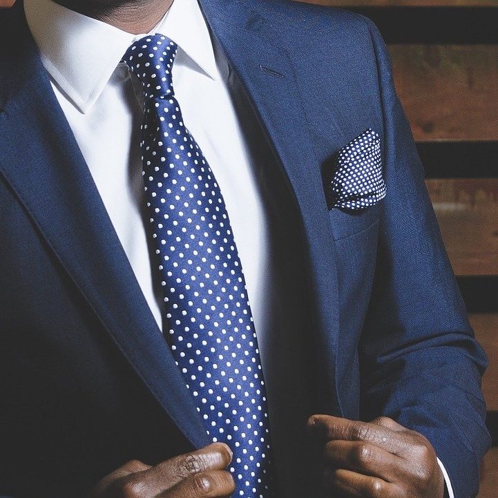 business-suit-690048_1920